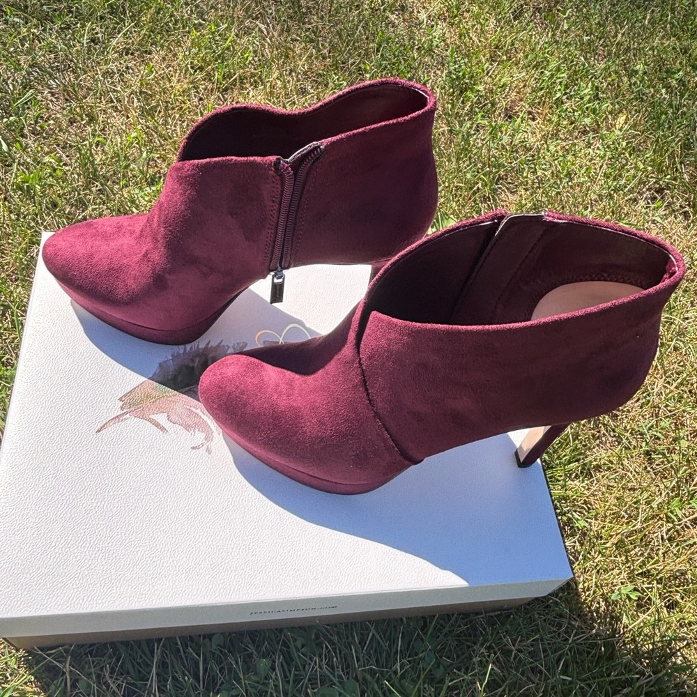 Jessica Simpson Shiraz/Burgundy Suede-like Ankle Booties with Heel, Size 8.5 US